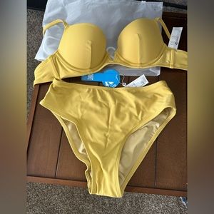 Cupshe swimsuit. It’s never been worn. Size small.